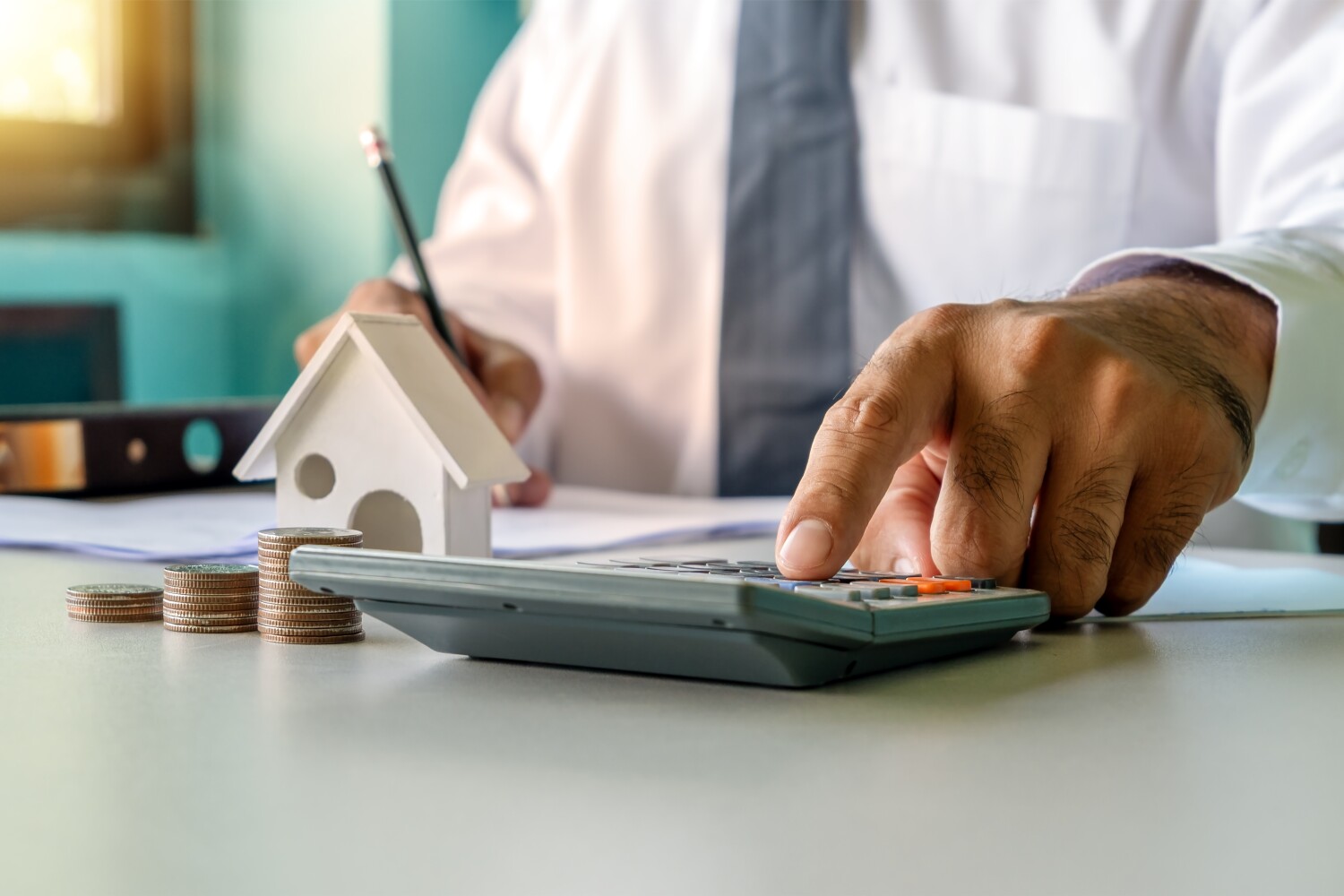 Cumpărarea unei a doua locuințe pe Costa Blanca: ghid financiar și fiscal 2026